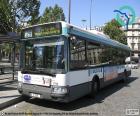 Paris, kentsel otobüs şu anda şehrin banliyölerinde 63 ve 214 çizgilerinden oluşan bir ağ var